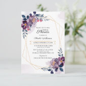 Invitation Fête des mariées élégante de script floral pourpre (Debout devant)