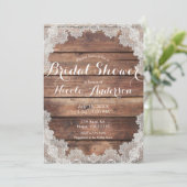 Invitation Fête des mariées en dentelle romantique en bois ru (Debout devant)