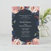 Invitation Fête des mariées florale bleu foncé et rose (Debout devant)
