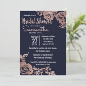 Invitation Fête des mariées florale bleu marine et Rose or (Debout devant)