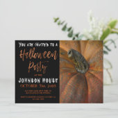 Invitation Fête d'Halloween avec typographie orange moderne (Debout devant)