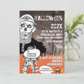 Invitation Fête d'Halloween avec un squelette drôle au micro (Debout devant)