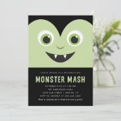 Invitation Fête d'Halloween Mash de Monstre Vampire Mignon (Debout devant)