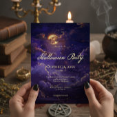 Invitation Fête d'Halloween violet foncé et nuages dorés lune