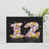 Invitation Fête du 12e anniversaire, avec des lettres fleurie (Debout devant)