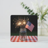 Invitation Fête du 14 juillet avec cierges magiques et drapea (Debout devant)