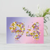 Invitation Fête du 94e anniversaire, avec des lettres fleurie (Debout devant)