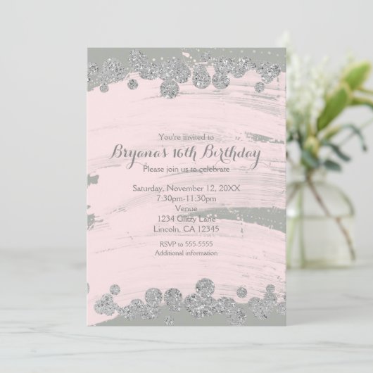 Invitation Fête Glam avec points étincelants gris et argent r (Debout devant)