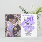 Invitation Fête sur mesure avec photo violette "50 ans et fab (Debout devant)