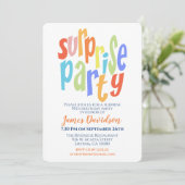 Invitation Fête Surprise Typographie Moderne (Debout devant)