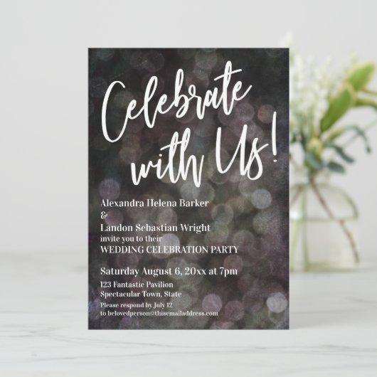 Invitation Fêtez Avec Nous ! Écriture manuscrite Grunge Bokeh (Debout devant)