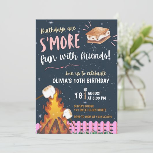 Invitation Feu de camp S'more Fille Amusement S'mores Copines (Debout devant)