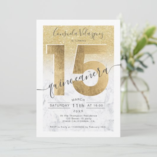 Invitation feuille d'or parties scintillant marbre chic quinc (Debout devant)
