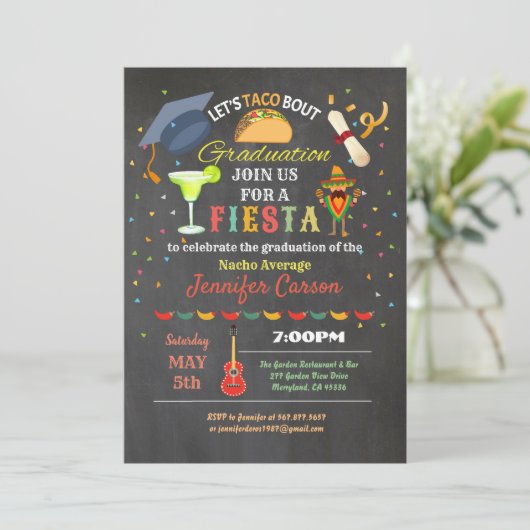 Invitation Fiesta graduation chalkboard taco (Debout devant)