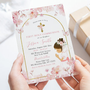Invitation Fille au cerisier rose à genoux première communion