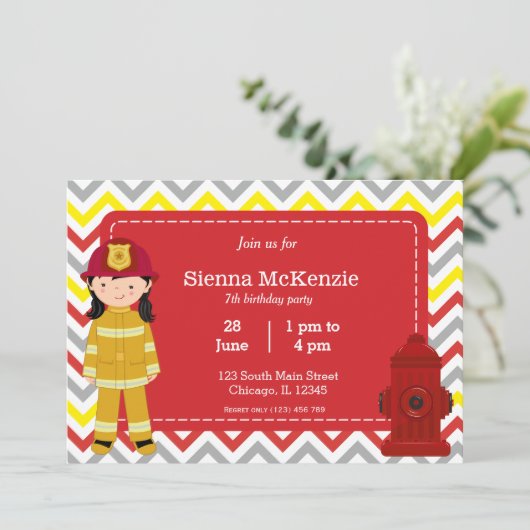 Invitation Fille d'anniversaire de pompier (Debout devant)