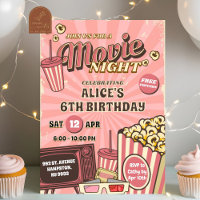 Fille d'anniversaire de soirée de cinéma en plein