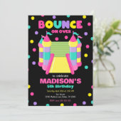 Invitation Fille de fête d'anniversaire de maison de rebond (Debout devant)
