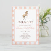 Invitation Fille Mignonne Gingham Pêche Cheval Premier Annive (Debout devant)