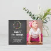 Invitation Fille photo tableau noir de couronnes florales 1er (Debout devant)