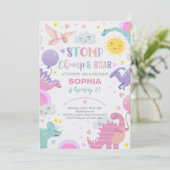 Invitation Fille Stomp Chomp & Dinosaure de rôti Anniversaire (Debout devant)
