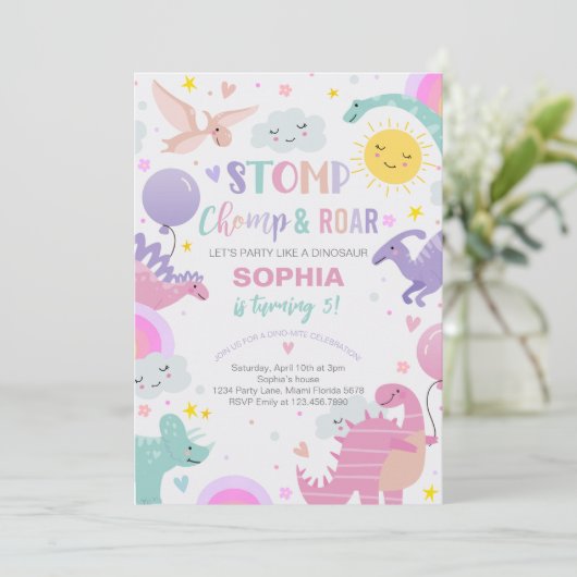 Invitation Fille Stomp Chomp & Dinosaure de rôti Anniversaire (Debout devant)