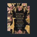 Invitation Filles 3e anniversaire Pink Gold Black Safari<br><div class="desc">Cette invitation à la fête du troisième anniversaire de cette "jeune fille sauvage et trois" dans la jungle a pour thème les animaux de fausse feuille d'or (girafe, lion et singes), le feuillage de la jungle dorée et rose, et un arrosage de confettis d'or sur un arrière - plan noir....</div>