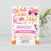 Invitation Firetruck Anniversaire Pink Firefighter (Debout devant)