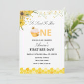Invitation First Bee Day Birthday (Debout devant)