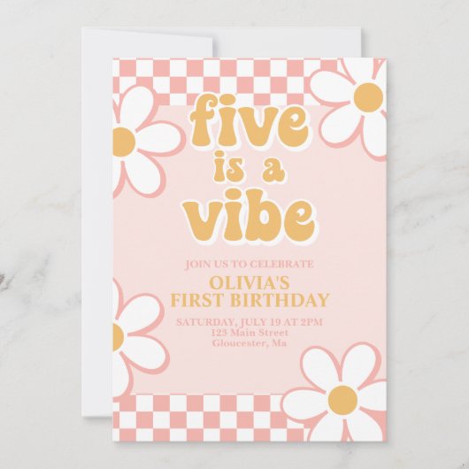 Invitation Five est une Vibe Retro Check Pink Daisy Invitatio (Devant)