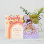 Invitation Fleur marguerite super rétro Premier anniversaire (Debout devant)