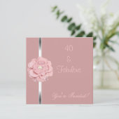 Invitation Fleur rose perle blanche Fabulous 40e fête (Debout devant)