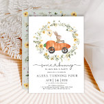 Invitation Fleur sauvage Bunny Carrot Voiture Pâques fête d'a<br><div class="desc">Célébrez l'anniversaire de votre petit lapin avec cette invitation super adorable avec un lapin mignon chevauchant une voiture carotte et une luxuriante couronne fleur sauvage.</div>
