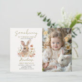 Invitation Fleur sauvage Une Petite Lapine Photo Anniversaire (Debout devant)