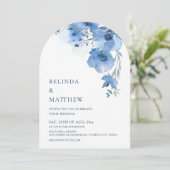Invitation Fleurs aquarelle bleues Arche blanche (Debout devant)