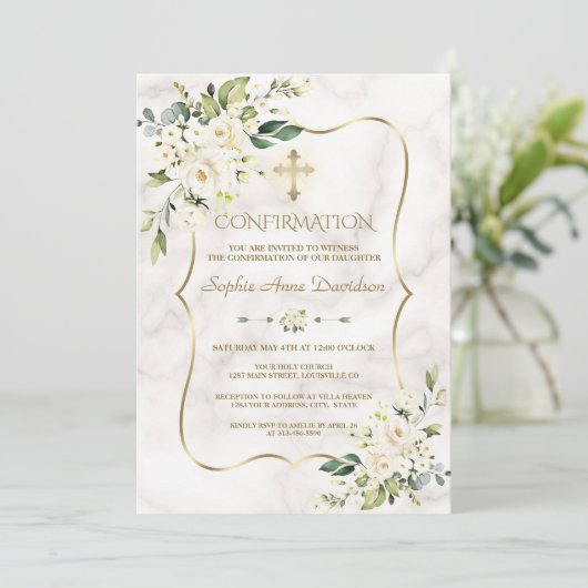 Invitation Fleurs blanches délicates Confirmation en or marbr (Debout devant)