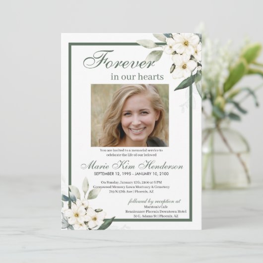 Invitation Fleurs blanches Service funéraire de verdure (Debout devant)