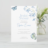 Invitation Fleurs bleues et papillons Fête des mariées blanch (Debout devant)