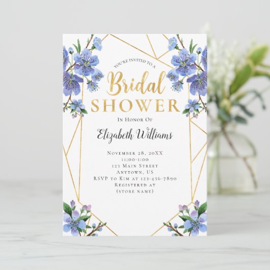 Invitation Fleurs bleues Fête des mariées de cadre géométriqu (Debout devant)