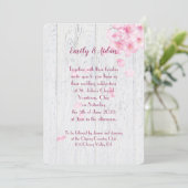 Invitation fleurs de cerisier rose sur mariage de bois (Debout devant)