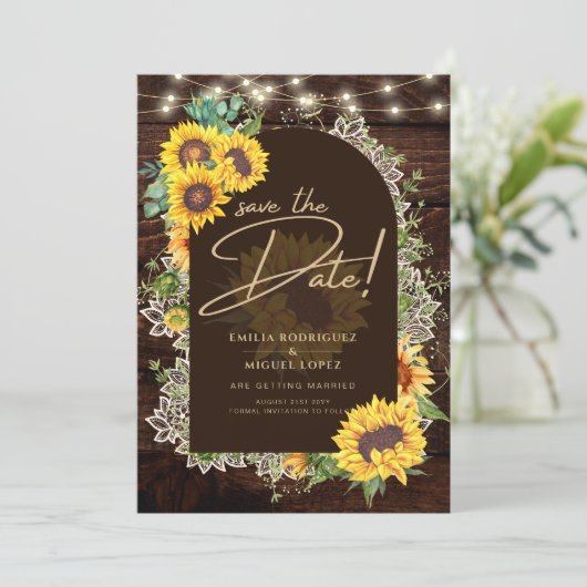 Invitation Fleurs de soleil rustiques Luminaires Arc Mariage  (Debout devant)