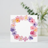 Invitation Fleurs de style aquarelle sur fond de couronne flo (Debout devant)