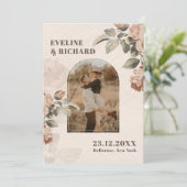 Invitation Fleurs en terre cuite moderne arche feuilles verts (Debout devant)