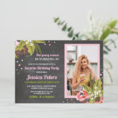 Invitation Fleurs florales de femmes de craie de rose (Debout devant)