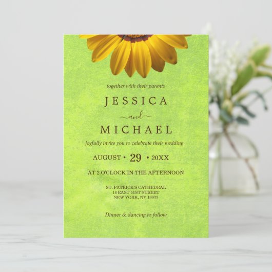 Invitation Fleurs jaunes sur Mariage vert Abstrait (Debout devant)