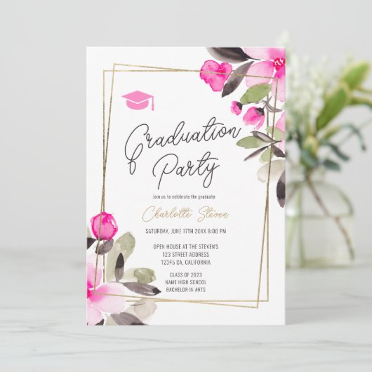 Invitation Fleurs roses chic vert or script remise de diplôme (Debout devant)