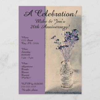Invitation Fleurs Violettes Artistiques dans un Va