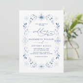 Invitation Flocons de neige élégants Monogramme Bleu Mariage (Debout devant)