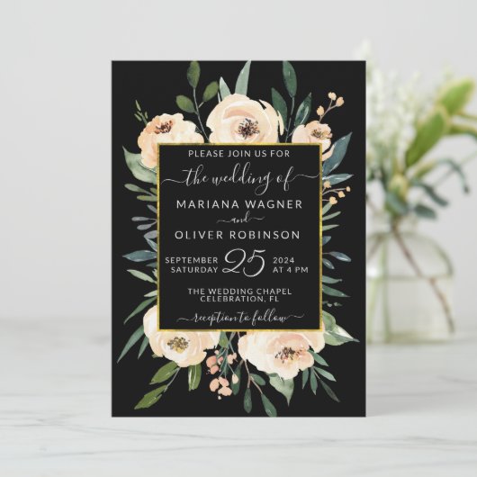 Invitation Floral Beige Blush Rose or sur Mariage noir (Debout devant)