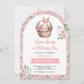 Invitation Floral rose Un lapin est en train d'atteindre un 1 (Devant)